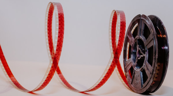 Filmrulle med rød film